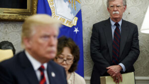 Prominenter Trump-Kritiker John Bolton angeklagt