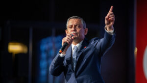 Türkischer Oppositionschef bleibt im Amt