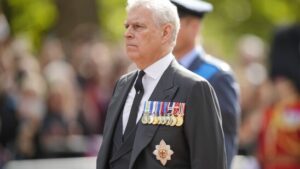 Prinz Andrew gibt wegen Epstein-Affäre Titel und Ehren auf