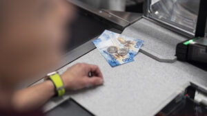 Bargeld verliert im Detailhandel langsam an Akzeptanz