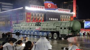 Nordkorea zeigt erstmals neue Waffe bei grosser Militärparade