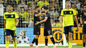 Messi trifft dreifach, verpasst aber einen Rekord