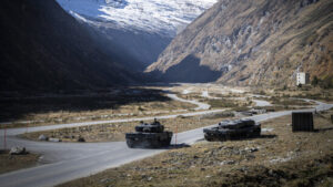 Armee zeigt Kadern Wirkung ihrer Waffen im scharfen Schuss