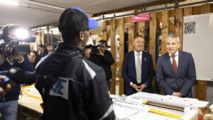 Beat Jans würdigt erfolgreiche Integrationsvorlehre