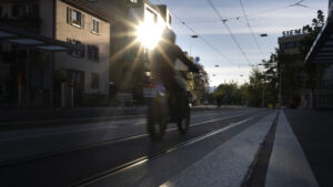 Rotes Licht blendet laut einer neuen Studie mehr als angenommen