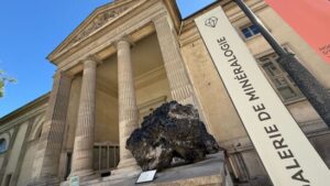 Golddiebstahl in Pariser Museum: Junge Frau festgenommen
