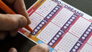 Zwei Glückspilze gewinnen fünf Jahre lang 2222 Franken pro Monat