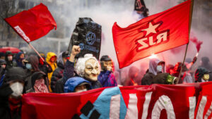 Mehrere hundert Personen protestieren in Zürich gegen Wohnkrise