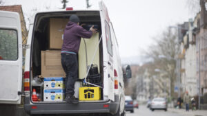 Junge Schweizerinnen und Schweizer leben länger bei den Eltern