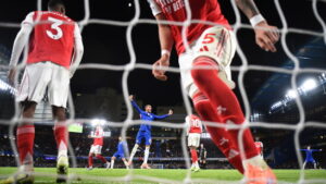 Chelsea trotzt in Unterzahl Leader Arsenal ein Unentschieden ab