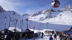 Grosseinsatz nach Lawinenniedergang auf Tiroler Skipiste