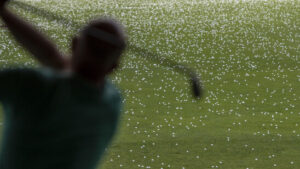 Warum manche Golfbälle nur beinahe im Loch verschwinden