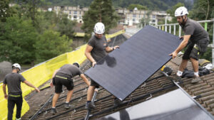 Grüne sammeln 125’000 Unterschriften für Solarinitiative