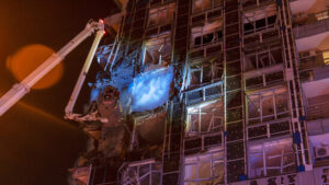 Luftangriffe auf Kiew – Einschläge in Wohnhäusern gemeldet