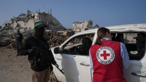 Sterbliche Überreste im Gazastreifen an Rotes Kreuz übergeben