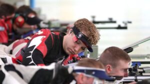 Jan Lochbihler, Fabio Wyrsch und das Team stehen auf dem WM-Podest