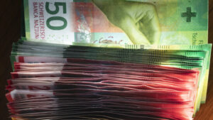 Deutschschweizer sparen mehr als Menschen aus der Romandie