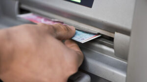 Überfall auf Bankomat in Einkaufszentrum in Marin NE