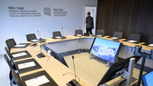 Erste Russen und Belarussen mit neutralem Status bekannt