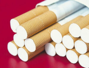 SVP will Asylsuchenden den Zigi- und Alkoholkauf verbieten