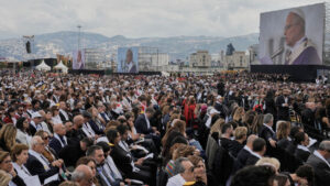 Papst feiert Messe in Beirut: «Libanon, steh wieder auf!»