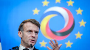 Macron rügt Facebook wegen Fake-Video über Staatsstreich