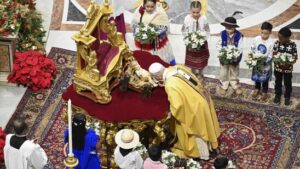 Papst mahnt bei Christmette mehr Menschlichkeit an