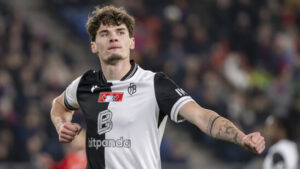 Broschinski mit Teilriss des Aussenbandes