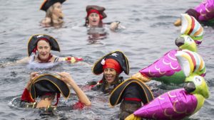 Rund 4200 beteiligen sich am Weihnachtsschwimmen in Genf