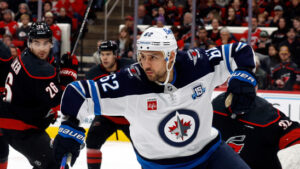 Nino Niederreiter gewinnt mit den Jets in seinem 1000. Spiel