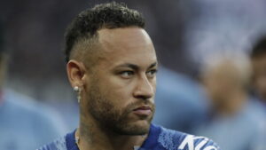 Neymar muss am linken Knie operiert werden