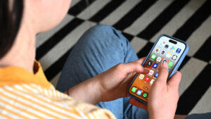 Frankreichs Parlament für Social-Media-Verbot unter 15