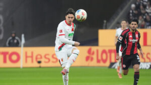 Vier Schweizer, vier Tore und je ein Punkt in Augsburg