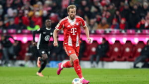 Bayern deklassieren Wolfsburg, Gladbach klettert auf Platz 10