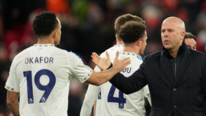 Okafor holt mit Leeds Punkt in Liverpool