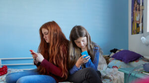 Mindestalter 15 Jahre: Mehrheit für Regeln bei Social-Media-Nutzung