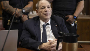 Richter lehnt neues Verfahren im Weinstein-Prozess ab