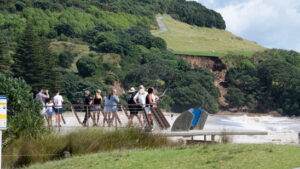 Erdrutsch in Neuseeland: Suche nach verschütteten Campern