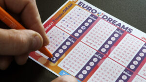 Zwei Glückliche gewinnen fünf Jahre lang 2222 Franken pro Monat