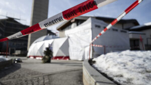 Brand beim Gedenkort für Opfer von Crans-Montana