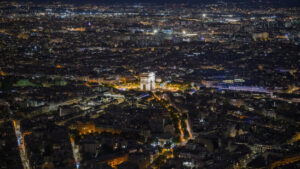 Gendarm am Pariser Triumphbogen angegriffen – Terrorverdacht