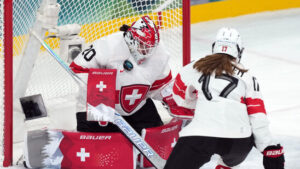 Andrea Brändli ist beim Halbfinaleinzug die gefeierte Heldin