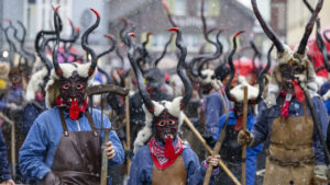 Tüüfel holen am Sühudiumzug die Einsiedler an die Fasnacht