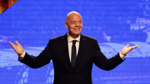 Infantino will Russland zurück auf die Fussball-Bühne holen