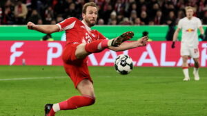Bayern München wieder sechs Punkte voraus
