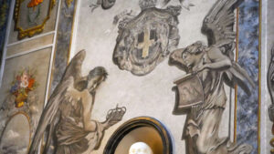 Melonis Gesicht auf Engel in römischer Kirche entfernt