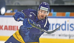 Der Schwede Rasmus Asplund verlängert mit dem HC Davos